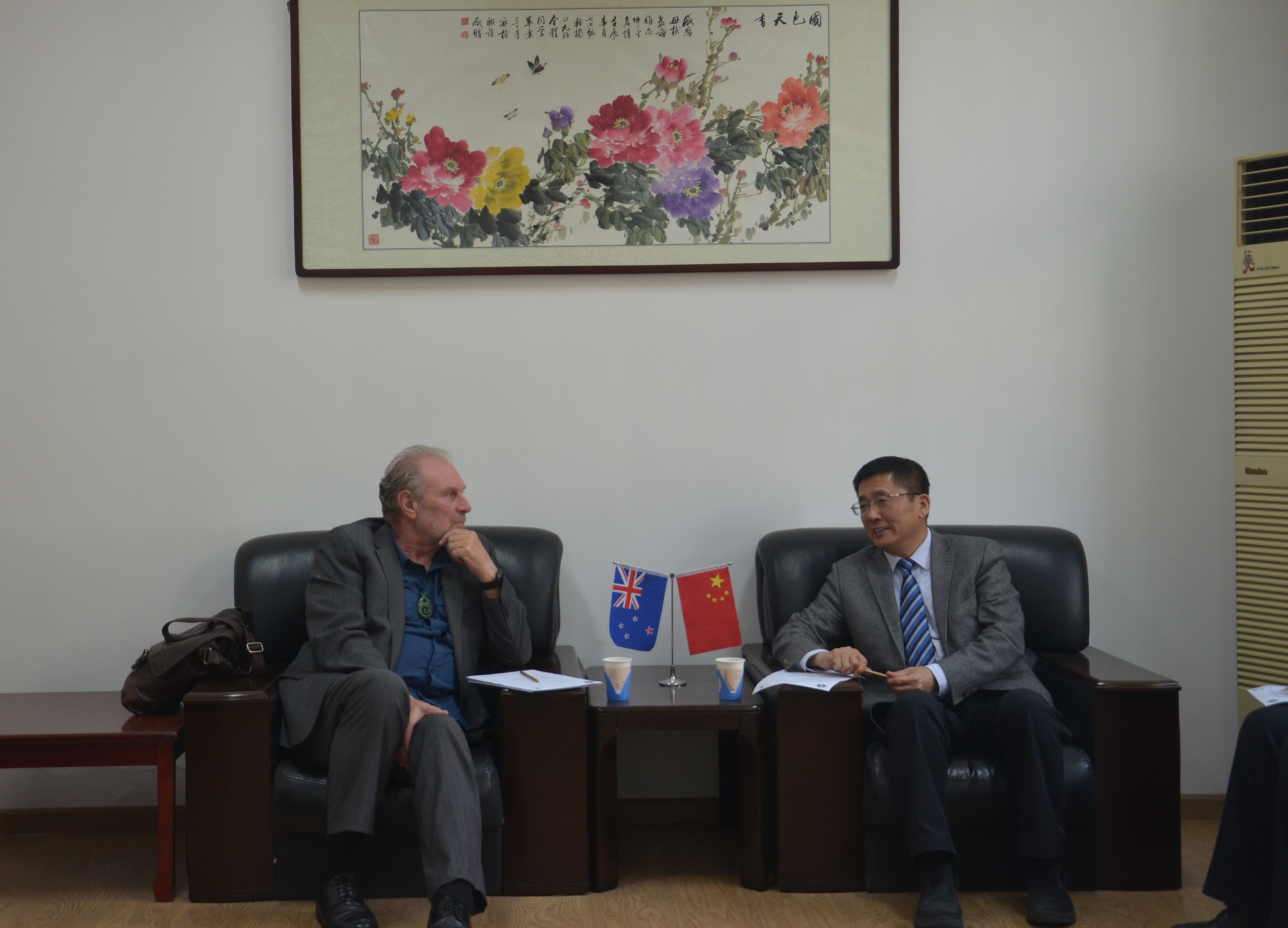 President Han Jinyu Met with Guests of Massey University