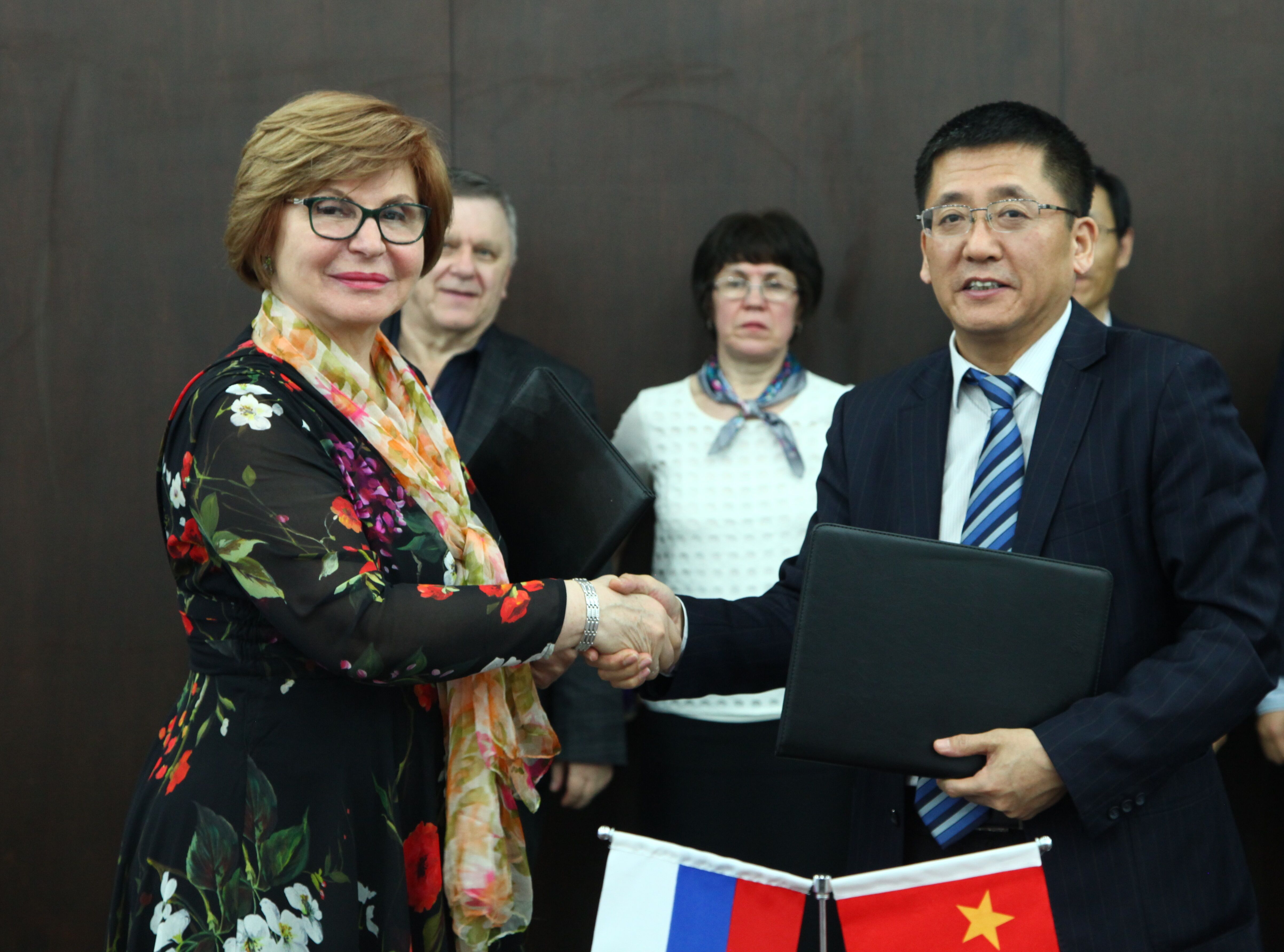 President Han Jinyu meets with Guests from Moscow